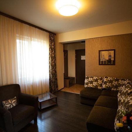 Hotel Check Inn Timisoara Esterno foto