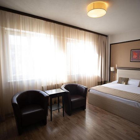 Hotel Check Inn Timisoara Esterno foto