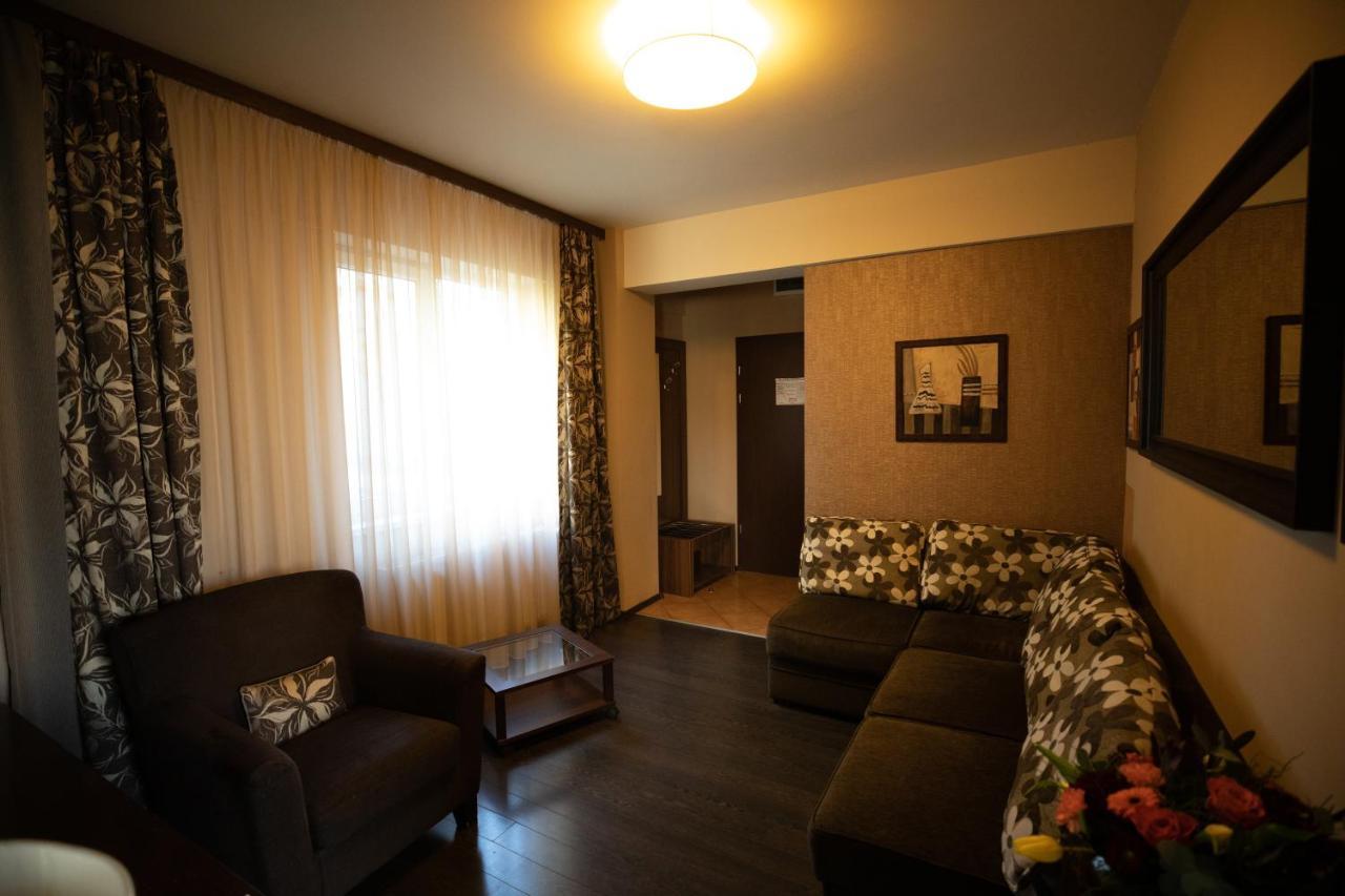 Hotel Check Inn Timisoara Esterno foto