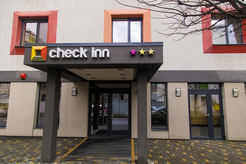 Hotel Check Inn Timisoara Esterno foto